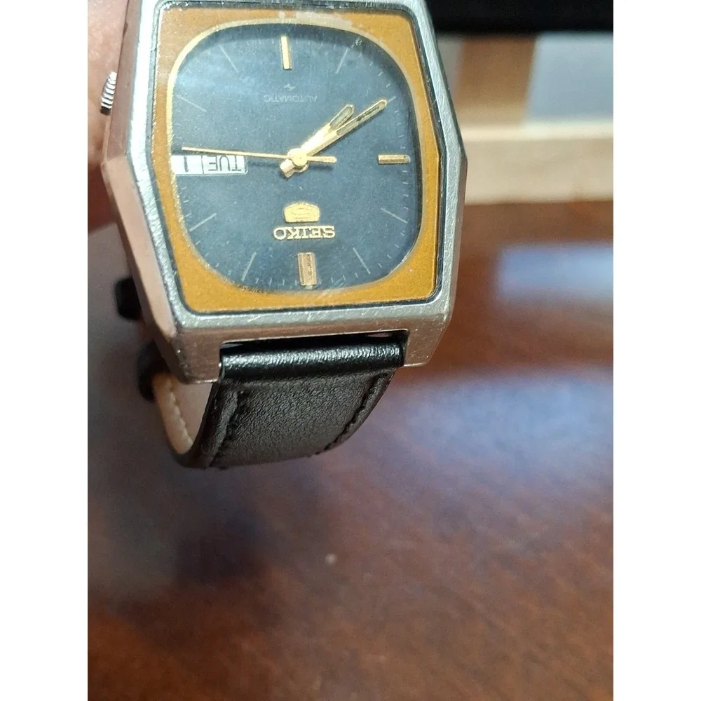 Vintage Mens Seiko 5 Automatic 33mm Watch 7009-5560A1. 17 Jewels, Self Winding.
